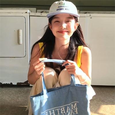 帐棚顶上的马戏团艺人